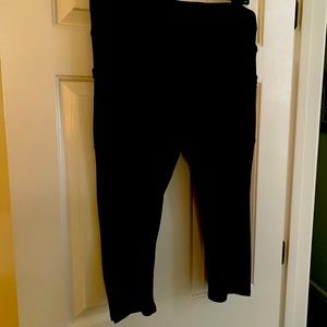 Crop Leggings with side pockets.